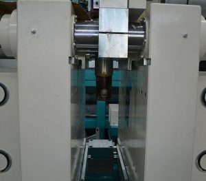 MÁQUINA DE INJEÇÃO DE FORMAS ESAB 10010E - Image 5