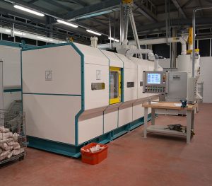 MÁQUINA DE INJEÇÃO DE FORMAS ESAB 10010E