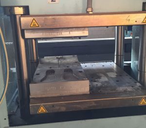 MÁQUINA DE INJEÇÃO MAINGROUP E266S (EVA) - Image 8