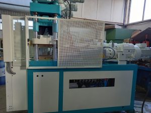 MÁQUINA DE INJEÇÃO MAINGROUP SP345/3 - Image 4