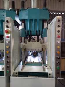 MÁQUINA DE INJEÇÃO MAINGROUP SP345/3 - Image 3