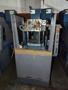 MÁQUINA DE INJEÇÃO 2 POSTOS SINT55 BICOLOR DE EXTRUSÃO