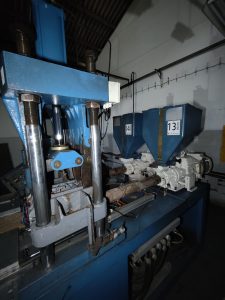 MÁQUINA DE INJEÇÃO 2 POSTOS LORENZIN SP/45 EXTRUSÃO - Image 2