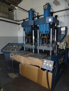 MÁQUINA DE INJEÇÃO 2 POSTOS LORENZIN SP/45 EXTRUSÃO