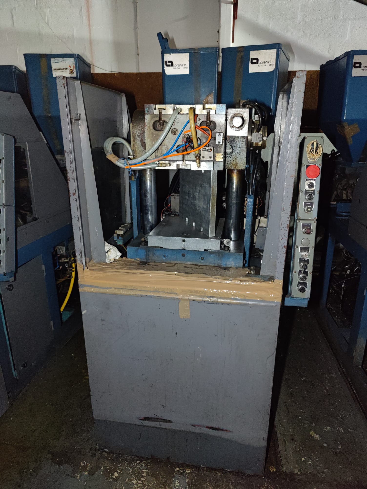 MÁQUINA DE INJEÇÃO 2 POSTOS SINT55 BICOLOR DE EXTRUSÃO - JFROSMAQ