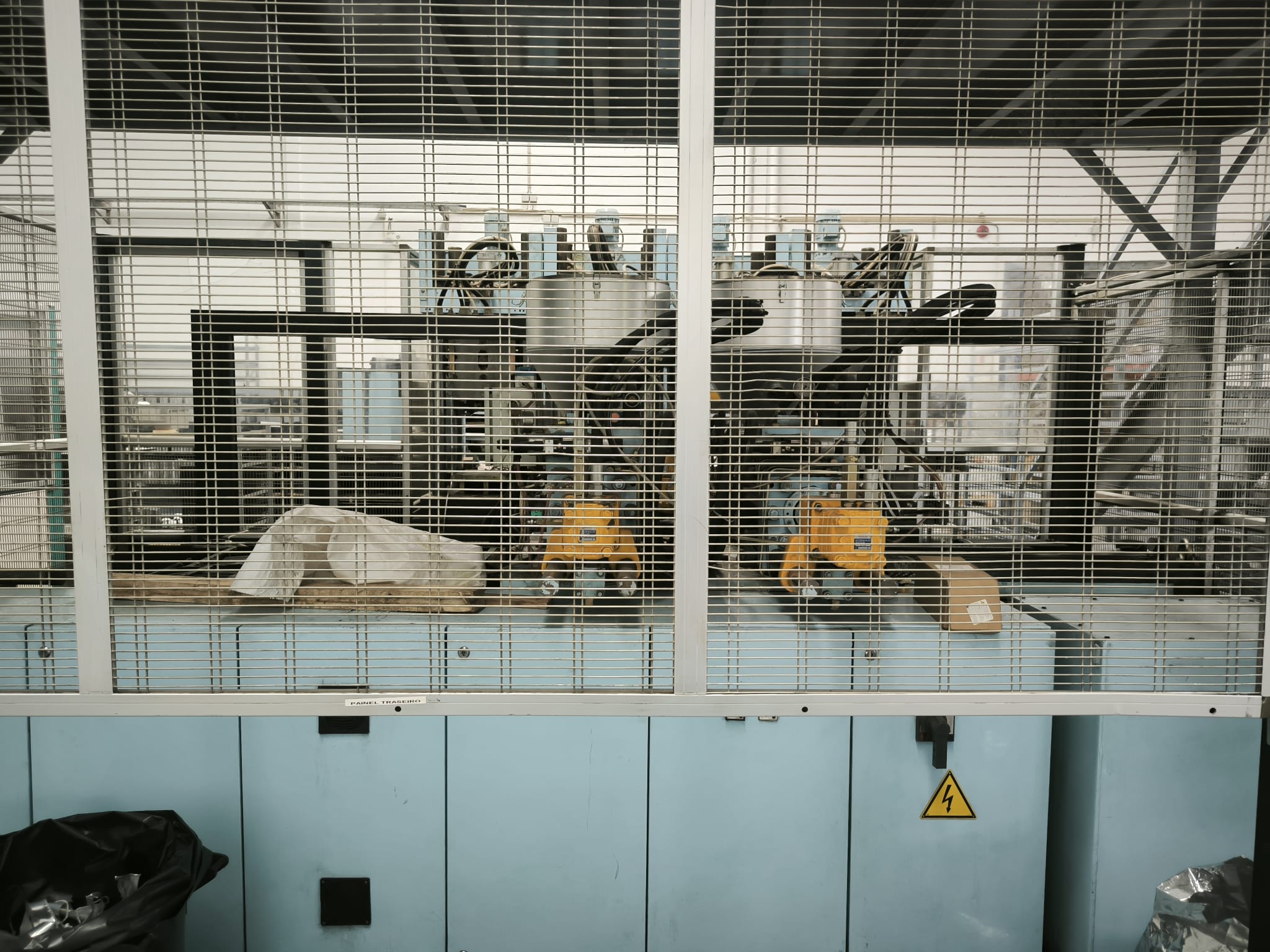 MÁQUINA DE INJEÇÃO MAINGROUP 4 POSTOS BICOLOR, MODELO POLARIS/4 - JFROSMAQ